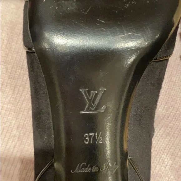 PRICE DROP!  Authentic Louis Vuitton Shoes​​ - Picture 11 of 13